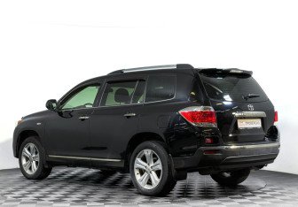 Подержанный автомобиль Toyota Highlander 2013 года (7 фото)