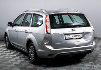 Подержанный автомобиль Ford Focus Wagon 2010 года (7 фото)