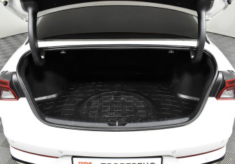 Подержанный автомобиль Kia K5 2020 года (16 фото)