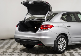 Подержанный автомобиль Citroen C4 Sedan 2014 года (13 фото)