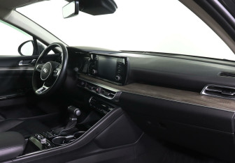 Подержанный автомобиль Kia K5 2021 года (11 фото)