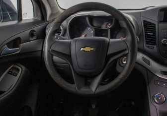 Подержанный автомобиль Chevrolet Orlando 2014 года (15 фото)