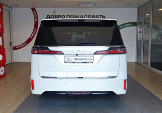Подержанный автомобиль Voyah Dream 2022 года (3 фото)