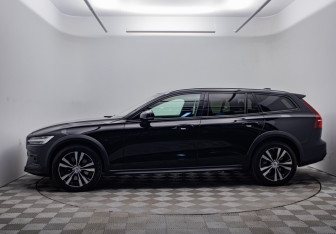 Подержанный автомобиль Volvo V60 Cross Country 2019 года (8 фото)