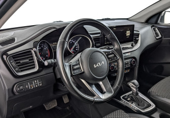 Подержанный автомобиль Kia Ceed Wagon 2022 года (15 фото)