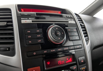 Подержанный автомобиль Kia Venga 2013 года (21 фото)