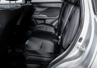 Подержанный автомобиль Mitsubishi Outlander 2018 года (10 фото)