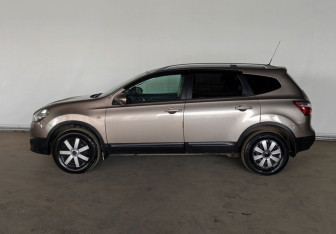 Подержанный автомобиль Nissan Qashqai+2 2012 года (4 фото)