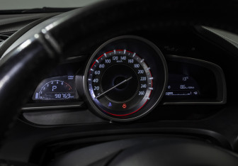 Подержанный автомобиль Mazda 3 Hatchback 2013 года (10 фото)