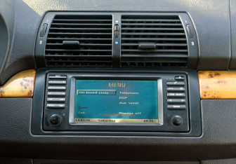 Подержанный автомобиль BMW X5 2005 года (14 фото)