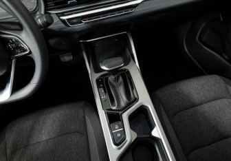 Подержанный автомобиль Geely Emgrand 2023 года (10 фото)