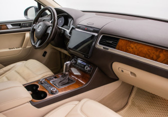 Подержанный автомобиль Volkswagen Touareg 2013 года (10 фото)