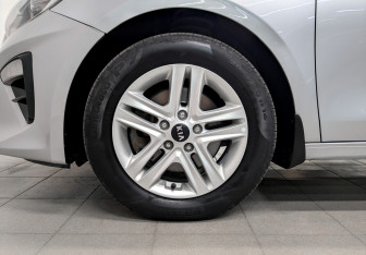 Подержанный автомобиль Kia Ceed Wagon 2021 года (19 фото)