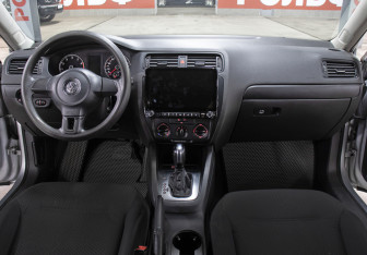 Подержанный автомобиль Volkswagen Jetta Sedan 2013 года (14 фото)
