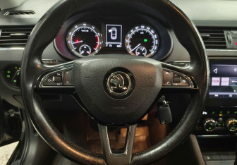 Подержанный автомобиль Skoda Octavia Liftback 2018 года (12 фото)