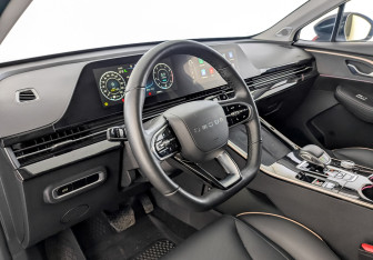 Подержанный автомобиль Omoda C5 2023 года (16 фото)