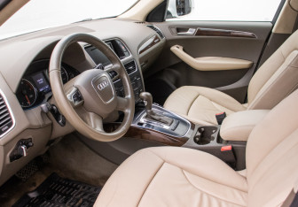 Подержанный автомобиль Audi Q5 2010 года (10 фото)