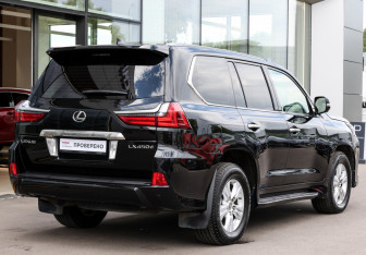 Подержанный автомобиль Lexus LX 2016 года (5 фото)