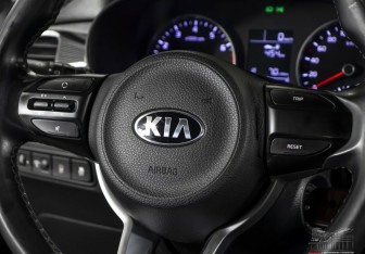 Подержанный автомобиль Kia Rio Sedan 2018 года (11 фото)