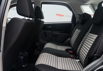 Подержанный автомобиль Suzuki SX4 Hatchback 2012 года (10 фото)