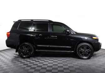 Подержанный автомобиль Toyota Land Cruiser Suv 2012 года (4 фото)