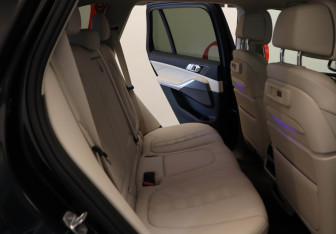 Подержанный автомобиль BMW X5 2019 года (25 фото)