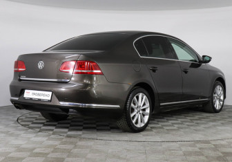 Подержанный автомобиль Volkswagen Passat Sedan 2013 года (5 фото)