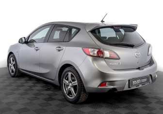 Подержанный автомобиль Mazda 3 Hatchback 2012 года (7 фото)