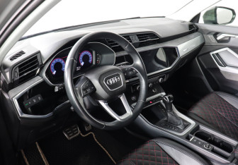 Подержанный автомобиль Audi Q3 2021 года (9 фото)