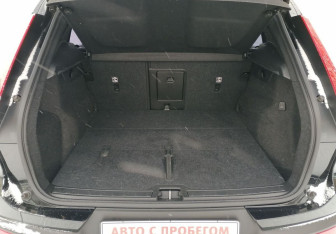 Подержанный автомобиль Volvo XC40 2021 года (22 фото)