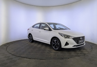 Подержанный автомобиль Hyundai Solaris Sedan 2022 года (3 фото)