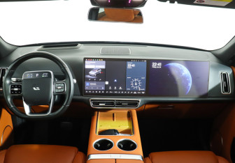 Подержанный автомобиль LiXiang L9 2024 года (13 фото)