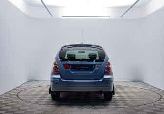 Подержанный автомобиль Suzuki Liana Wagon 2005 года (6 фото)