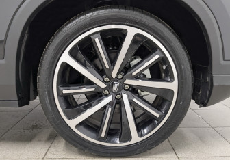 Новый FAW Bestune T77 2024 (7 фото)