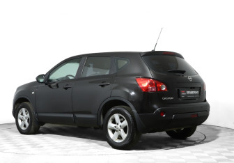 Подержанный автомобиль Nissan Qashqai 2008 года (7 фото)