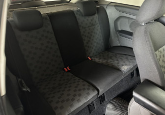 Подержанный автомобиль Ford Focus Hatchback 2005 года (11 фото)