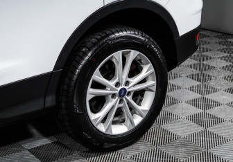 Подержанный автомобиль Ford Kuga 2018 года (15 фото)