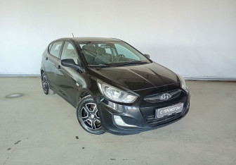 Подержанный автомобиль Hyundai Solaris Hatchback 2011 года (3 фото)