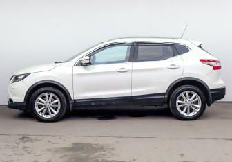 Подержанный автомобиль Nissan Qashqai 2016 года (8 фото)
