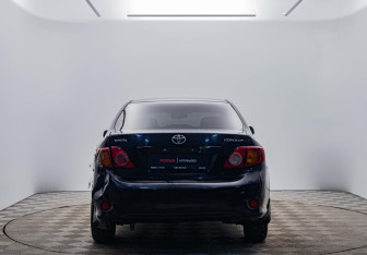 Подержанный автомобиль Toyota Corolla Sedan 2008 года (4 фото)