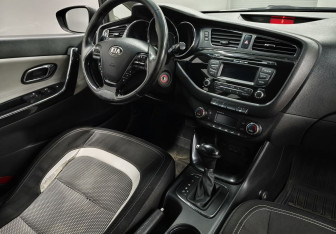 Подержанный автомобиль Kia Ceed Wagon 2013 года (10 фото)