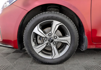 Подержанный автомобиль Kia Cerato Sedan 2019 года (18 фото)