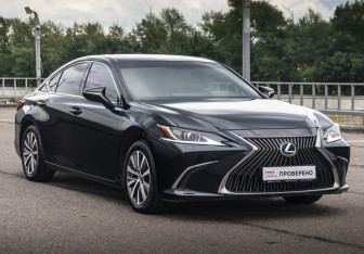 Подержанный автомобиль Lexus ES 2018 года (3 фото)
