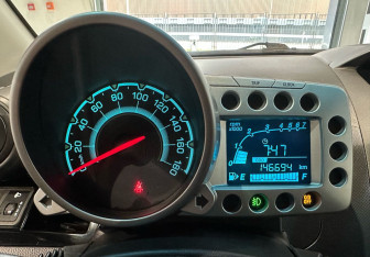 Подержанный автомобиль Chevrolet Spark 2011 года (14 фото)
