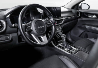 Подержанный автомобиль Kia K3 Sedan 2022 года (14 фото)