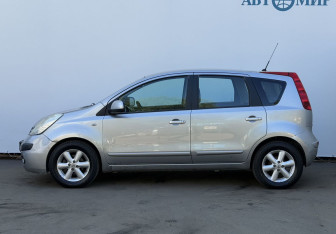 Подержанный автомобиль Nissan Note 2008 года (8 фото)