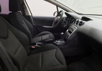 Подержанный автомобиль Peugeot 308 Hatchback 2010 года (9 фото)