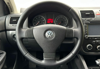 Подержанный автомобиль Volkswagen Jetta Sedan 2007 года (12 фото)