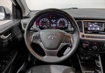 Подержанный автомобиль Hyundai Solaris Sedan 2022 года (22 фото)