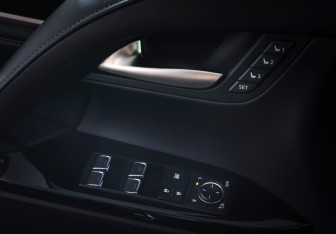 Подержанный автомобиль Lexus LX 2019 года (18 фото)